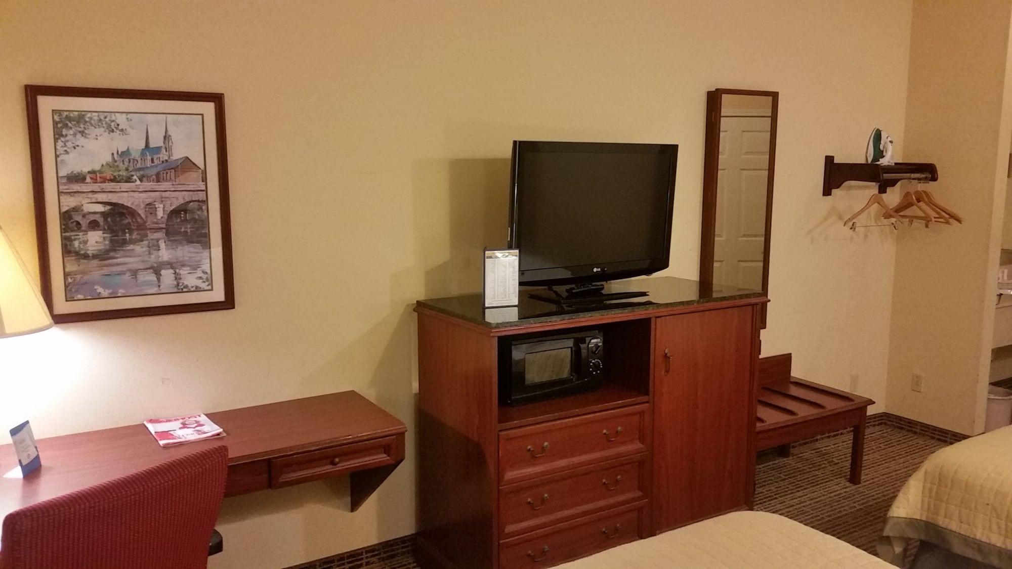 Baymont By Wyndham Lafayette Airport Hotel Exterior photo